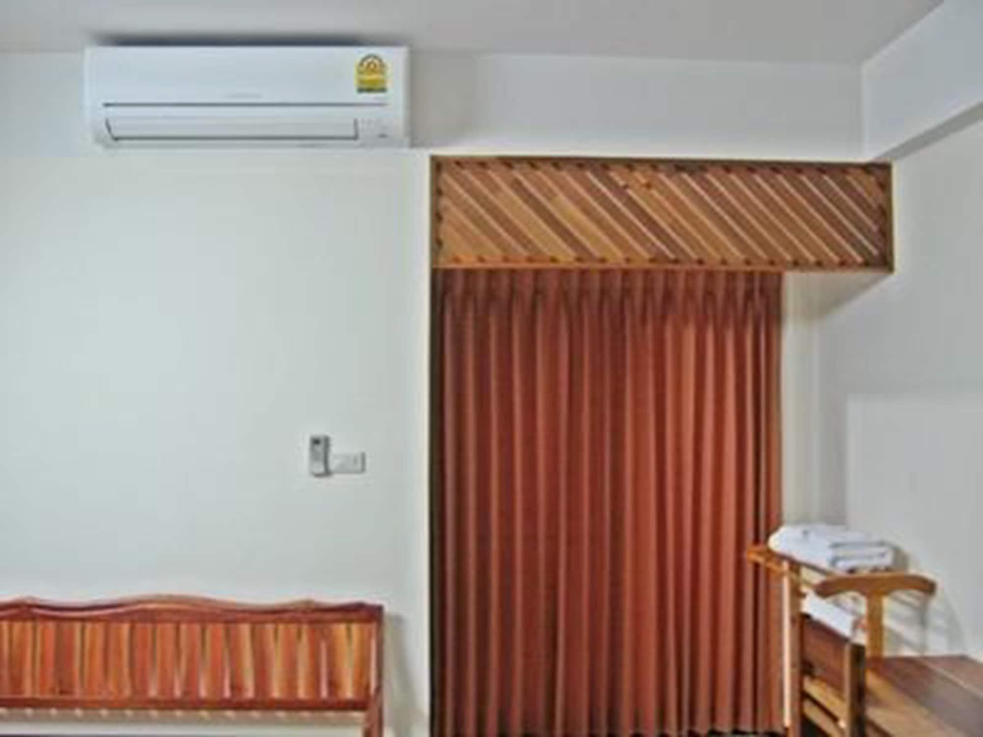 Riverfront Hotel Мукдахан Екстериор снимка