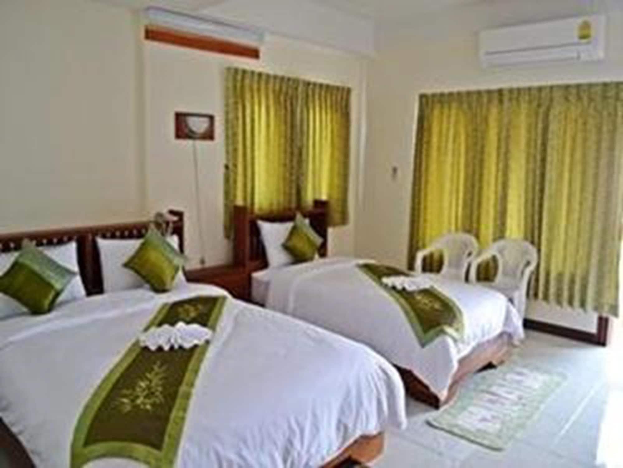 Riverfront Hotel Мукдахан Екстериор снимка