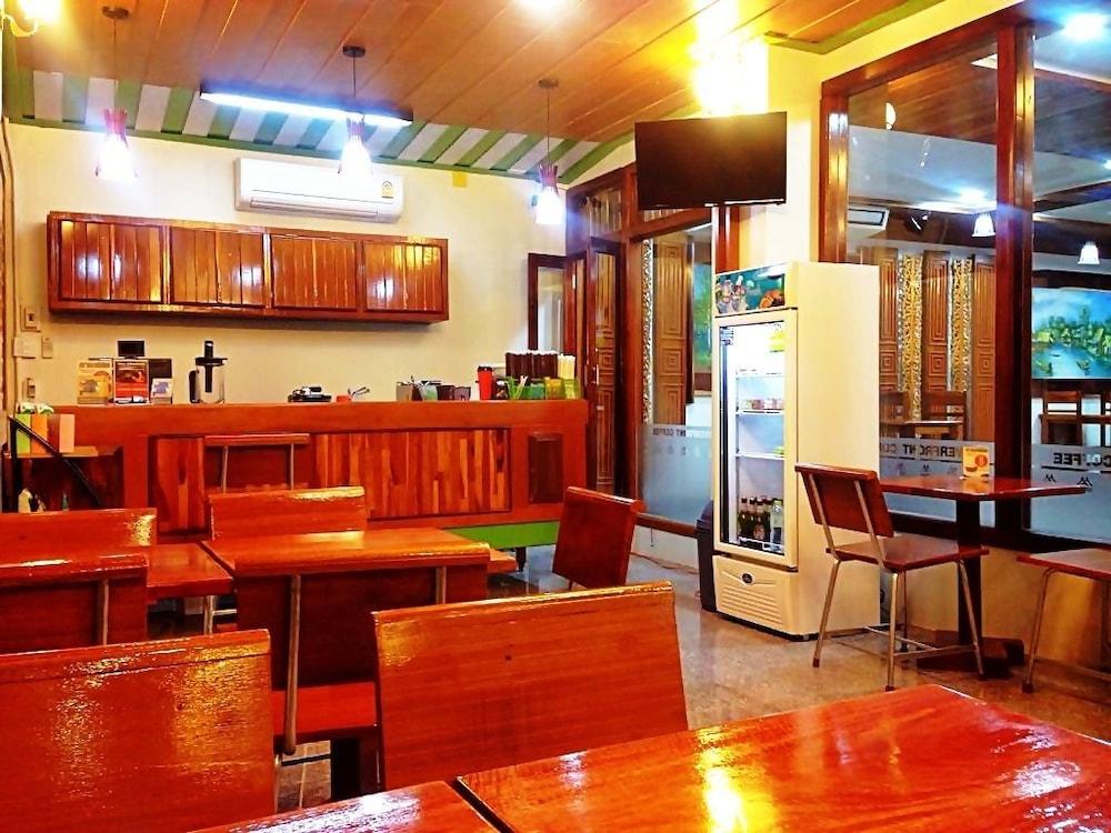 Riverfront Hotel Мукдахан Екстериор снимка